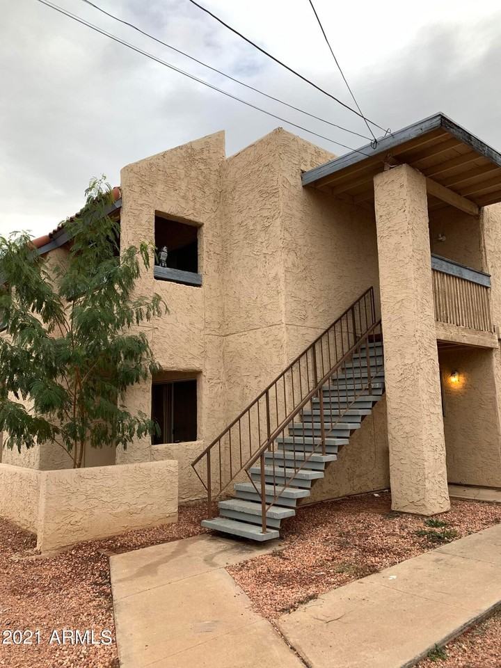 2217 East Cactus Road
