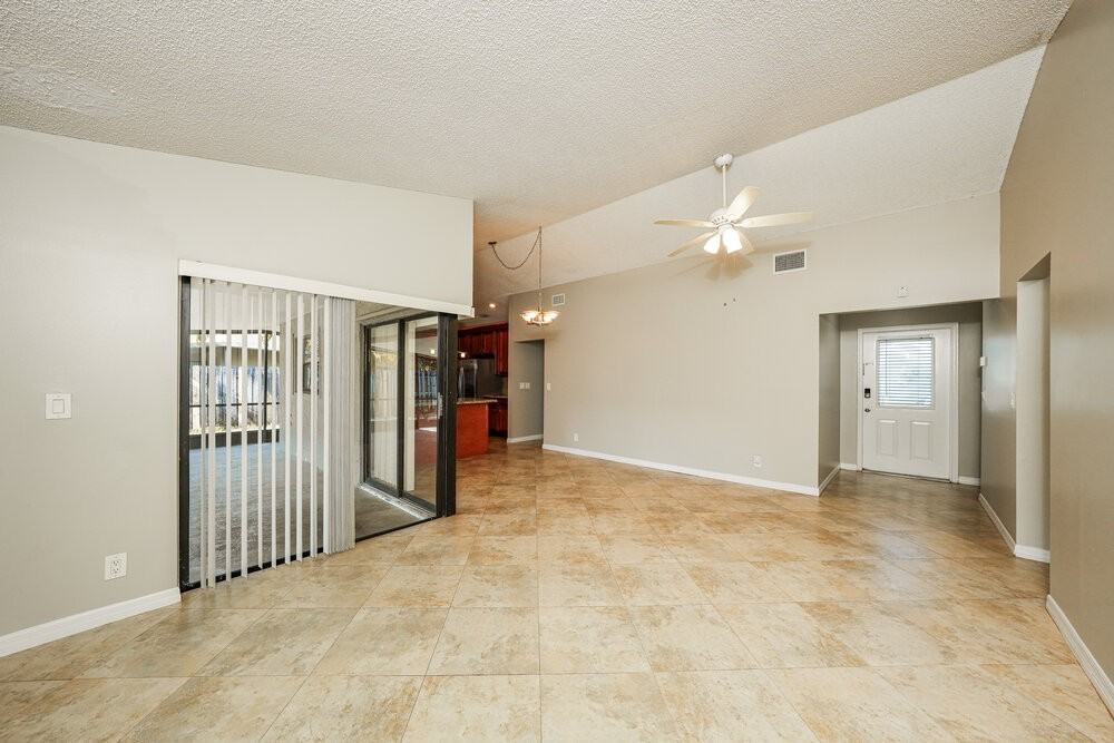 9224 Edgemont Ln - Photo 4 of 16