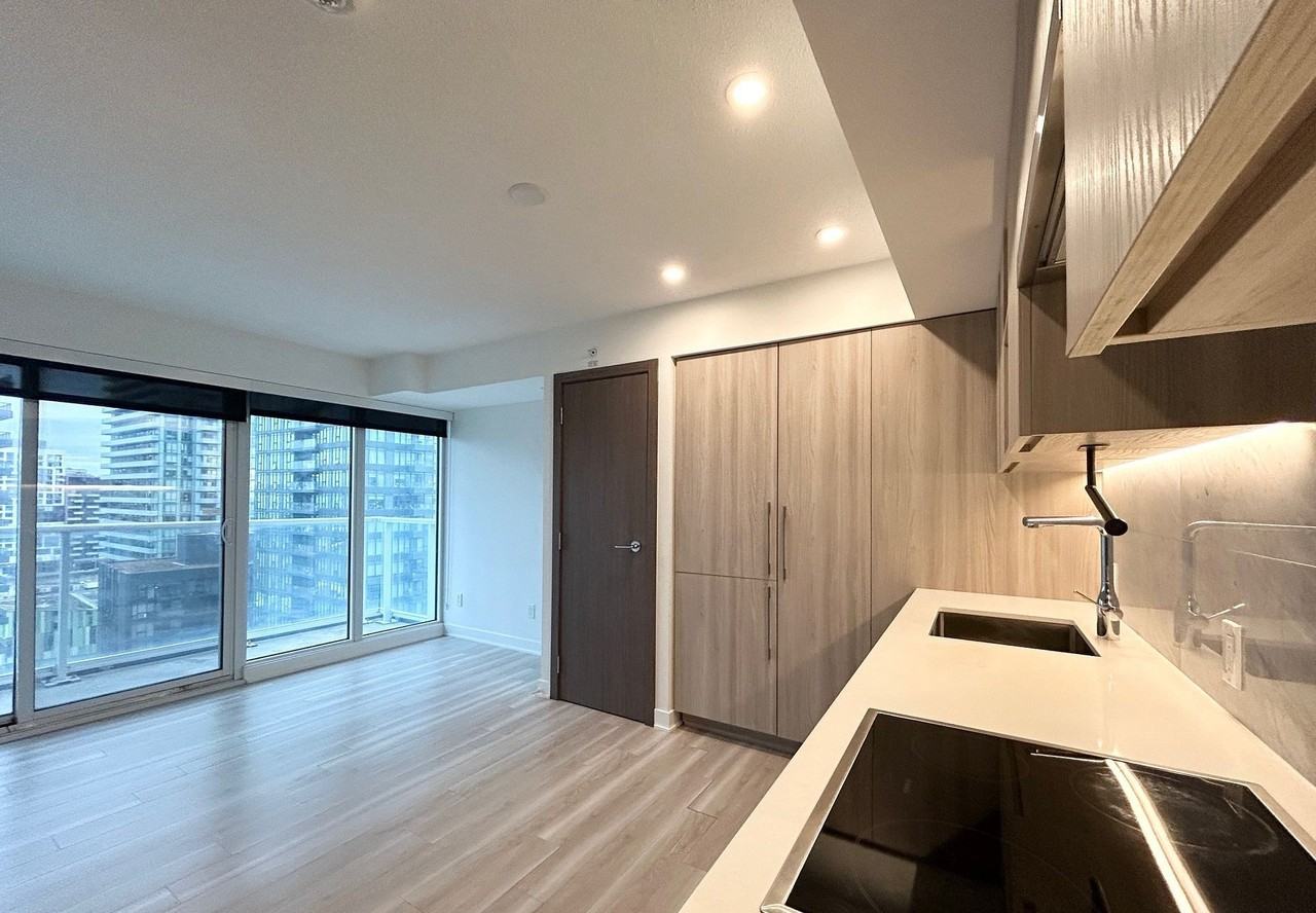 19 Bathurst Street #1805