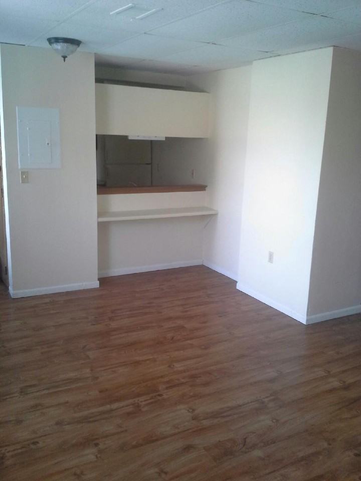 204 W Main St - Photo 3 of 7