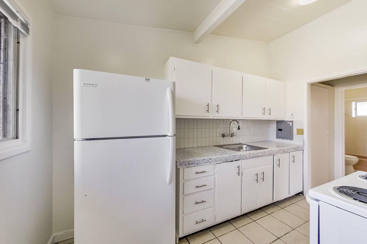 2554 E 16th Street - Photo 4 of 17