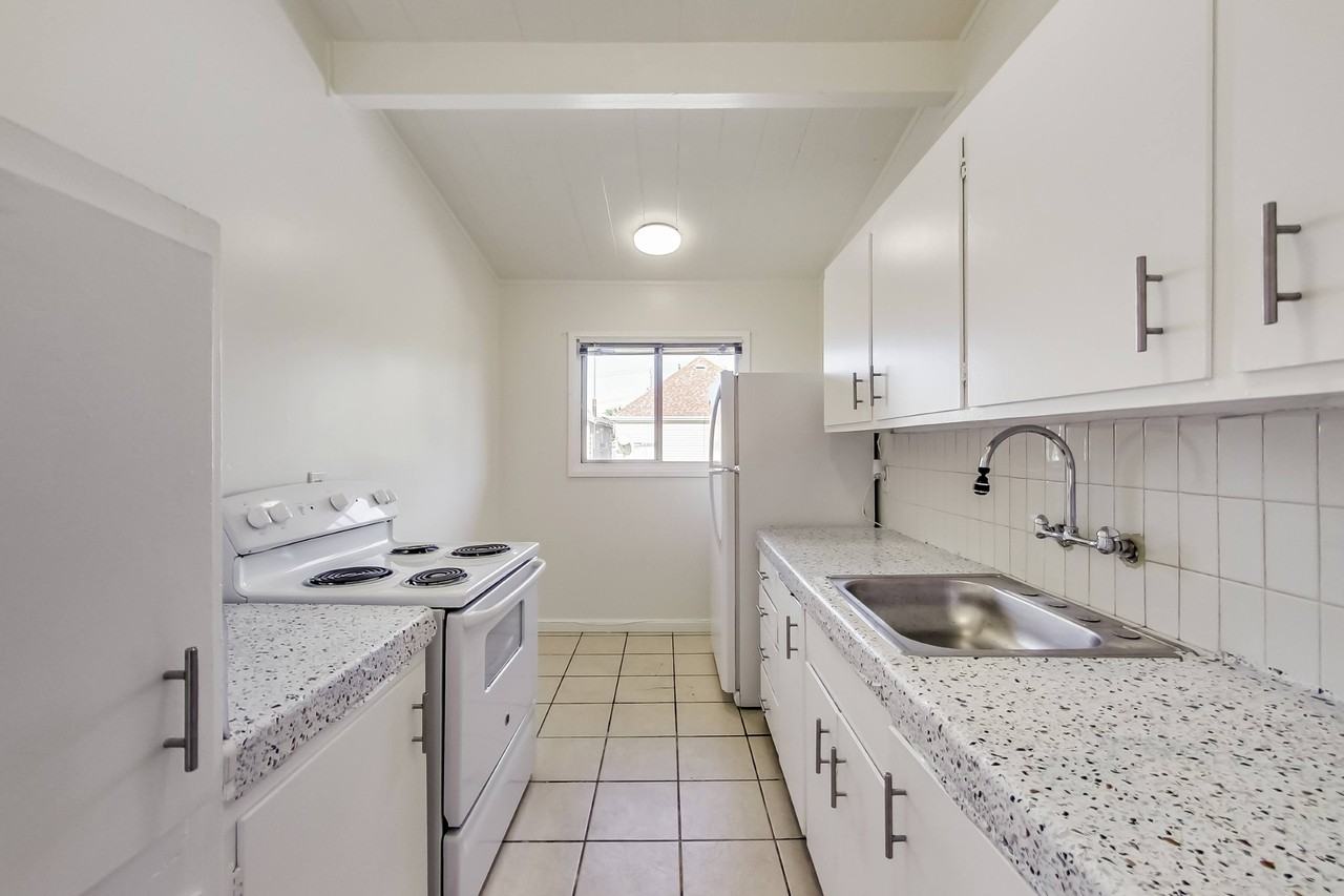 2554 E 16th Street - Photo 5 of 17