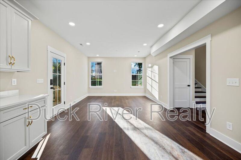 119 Westover Dr - Photo 3 of 36