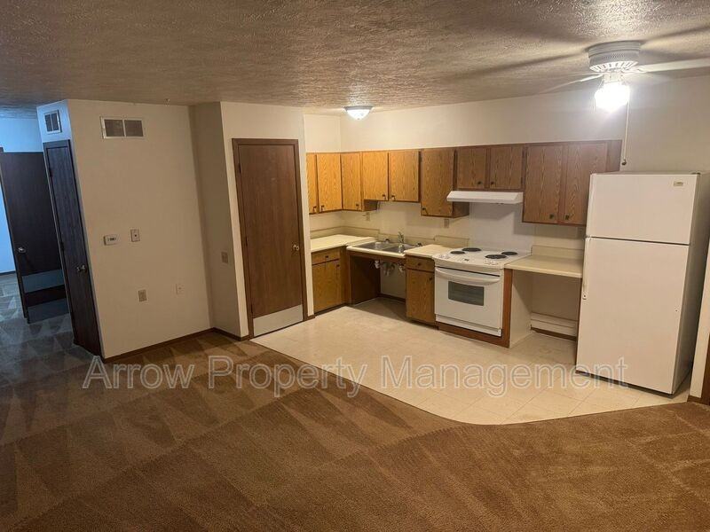 305 E N St - Photo 2 of 8