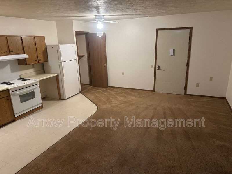 305 E N St - Photo 3 of 8