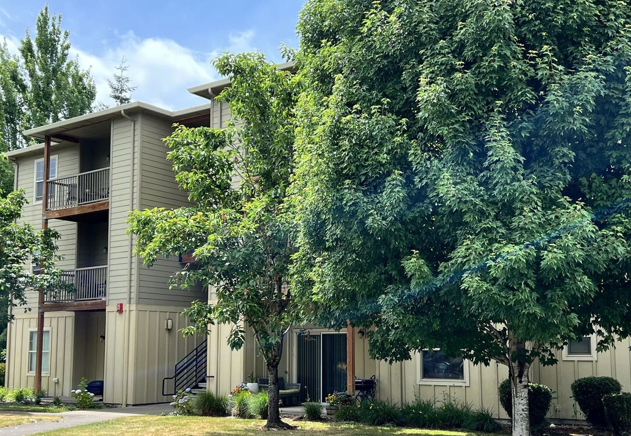 Catron Apartments - Photo 2 of 14