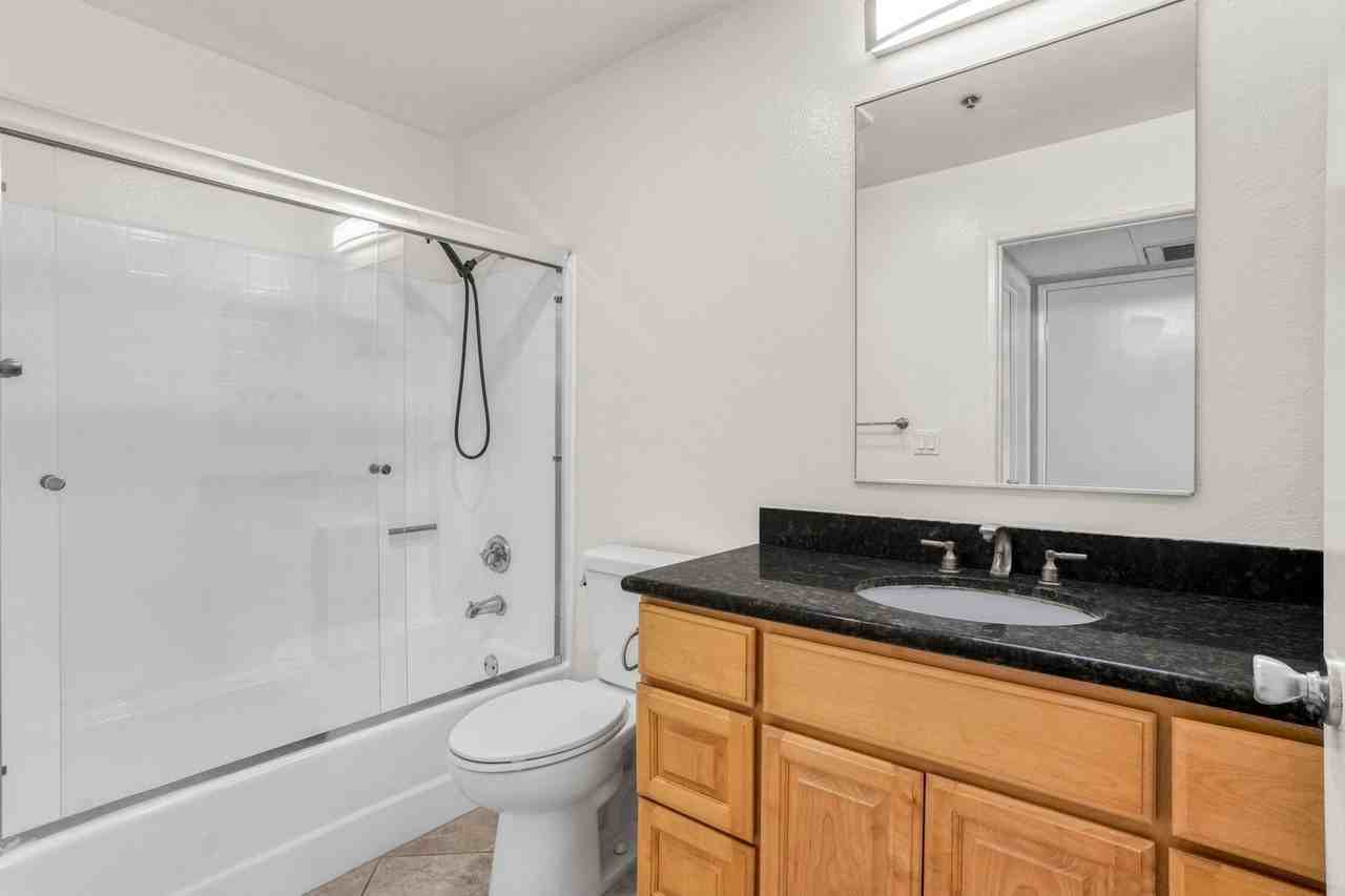 511 Carondelet Apartments - Photo 5 of 6