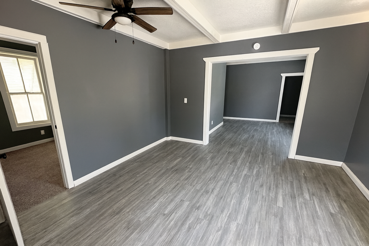 857 East Knox Street - Photo 3 of 7