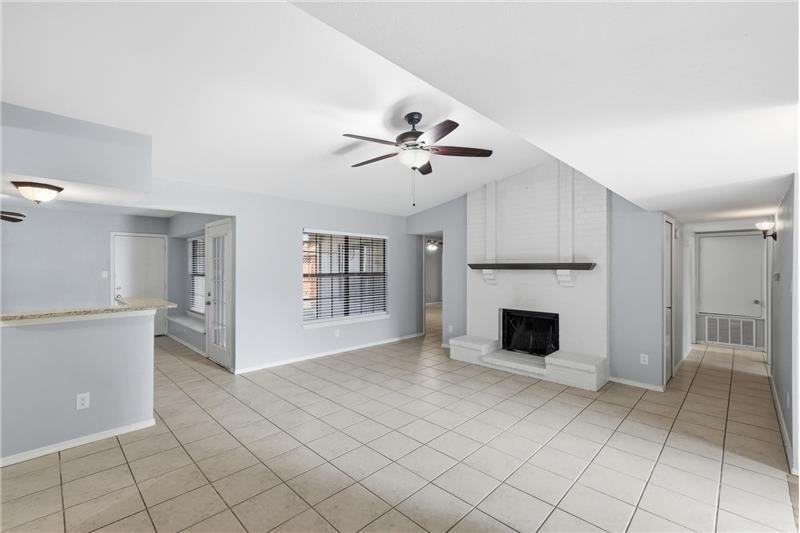 2800 Carnaby Lane - Photo 3 of 26