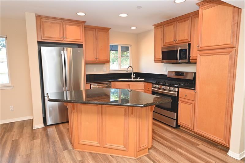 4035 Bluff View Way - Photo 4 of 37