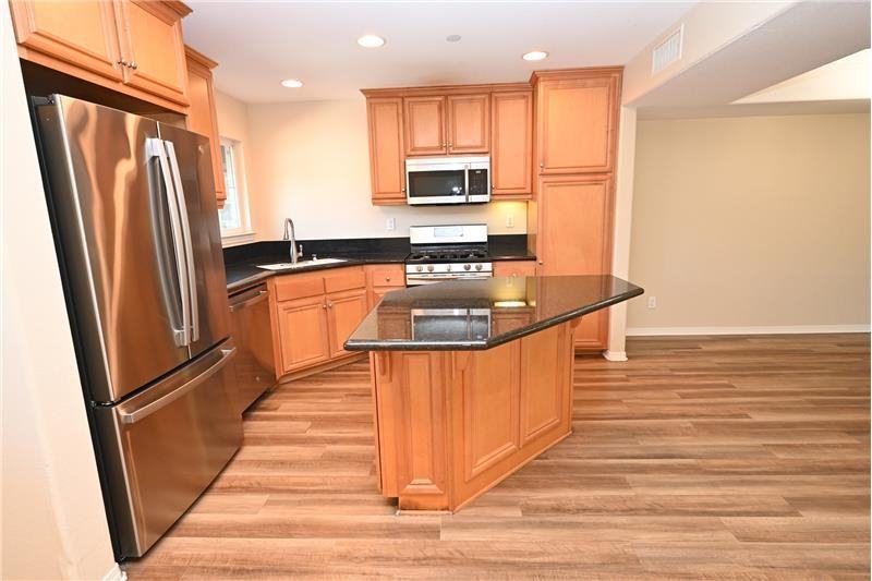 4035 Bluff View Way - Photo 5 of 37