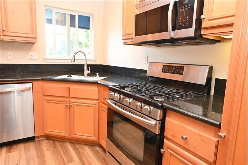 4035 Bluff View Way - Photo 6 of 37