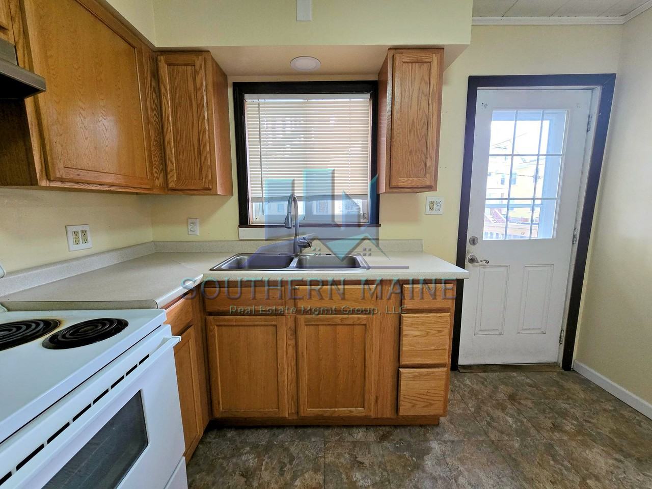 198 College Street - Photo 3 of 17