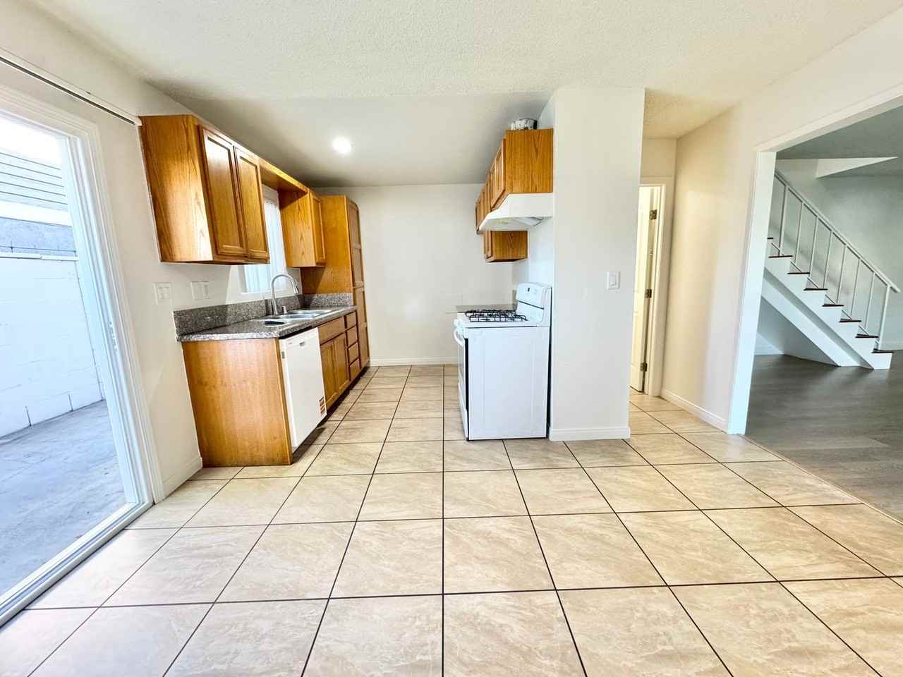 2810 -2820 Huntington St & 312 - 324 Clay Avenue - Photo 6 of 33