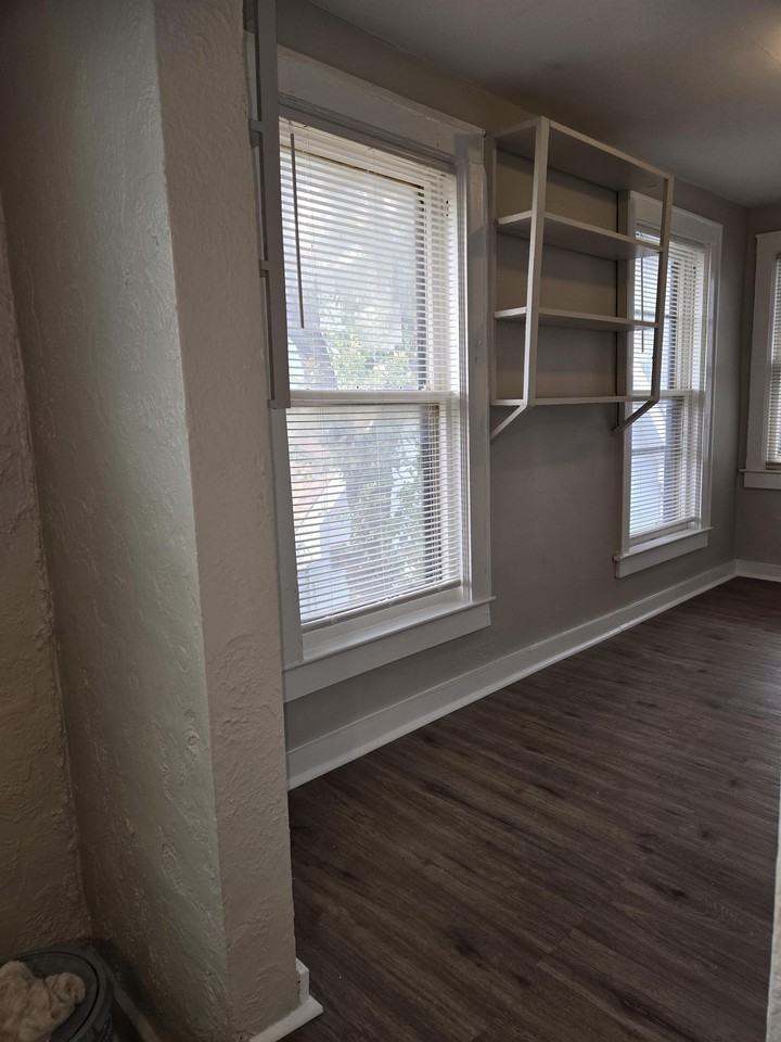 1239 Agnes Place - Photo 3 of 12