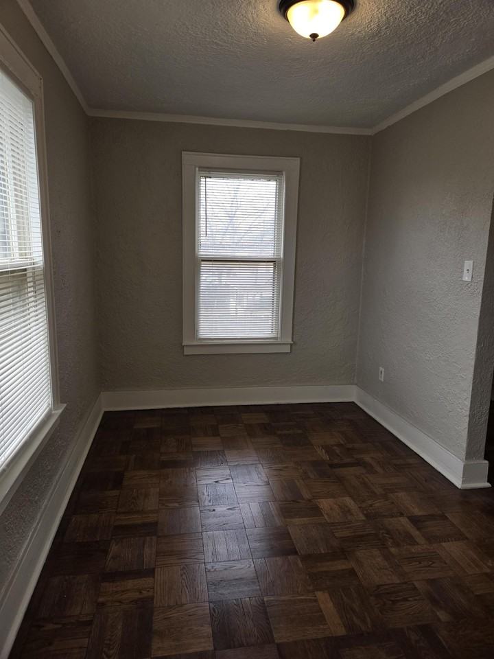 1239 Agnes Place - Photo 4 of 12