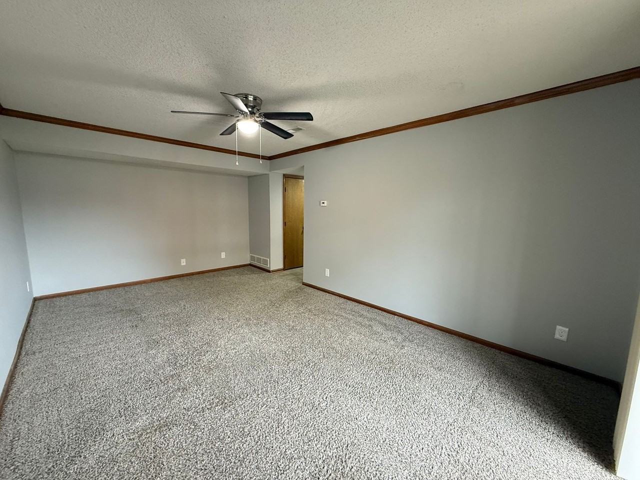 BURROAK - Photo 2 of 19