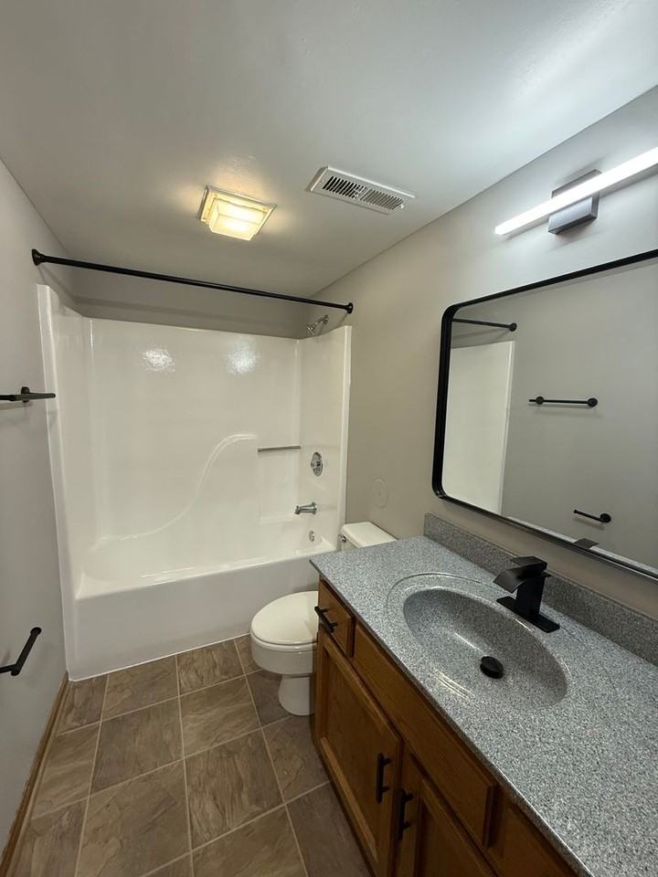 BURROAK - Photo 6 of 19