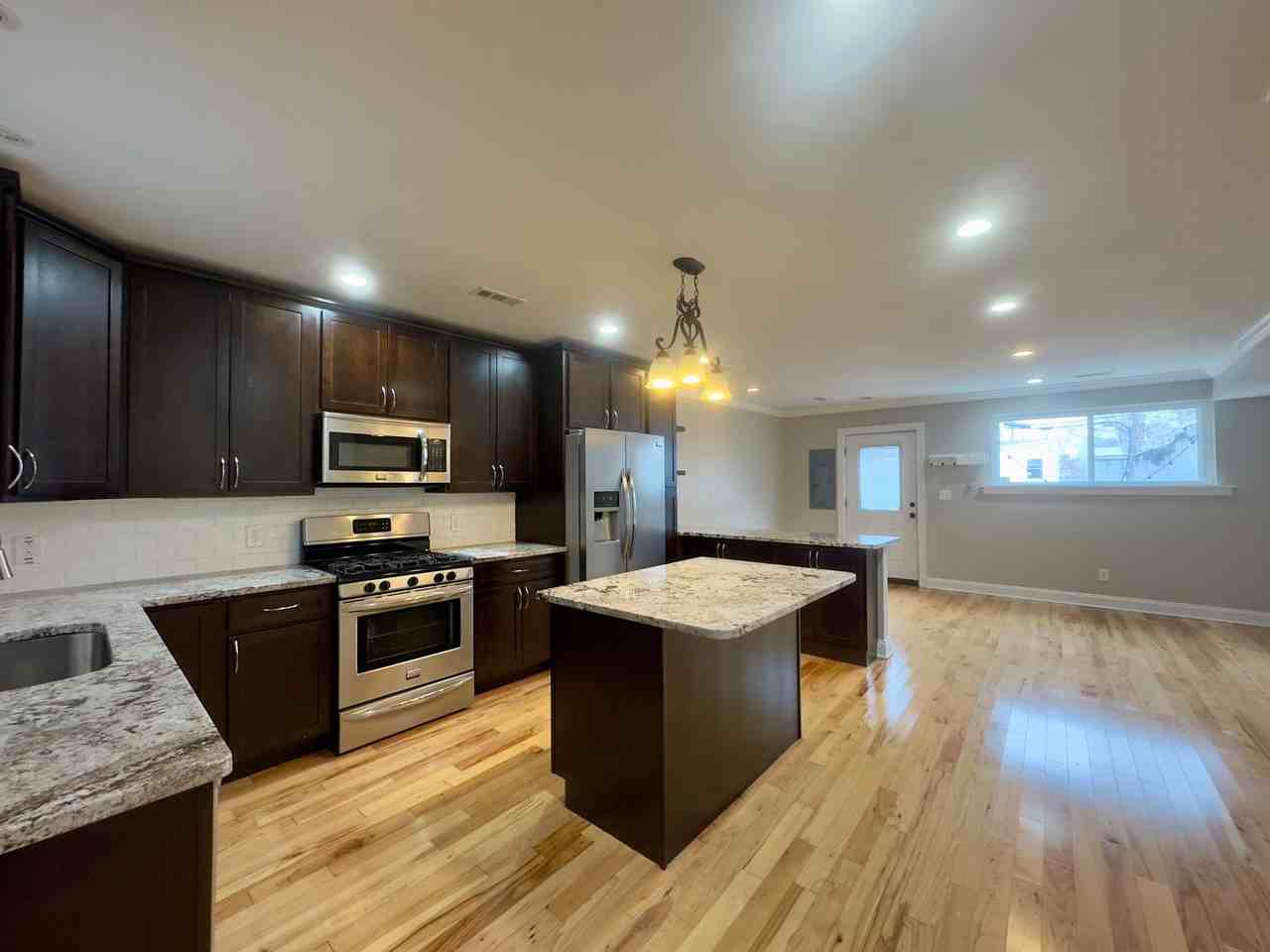 3533 Falls Rd - Photo 7 of 23