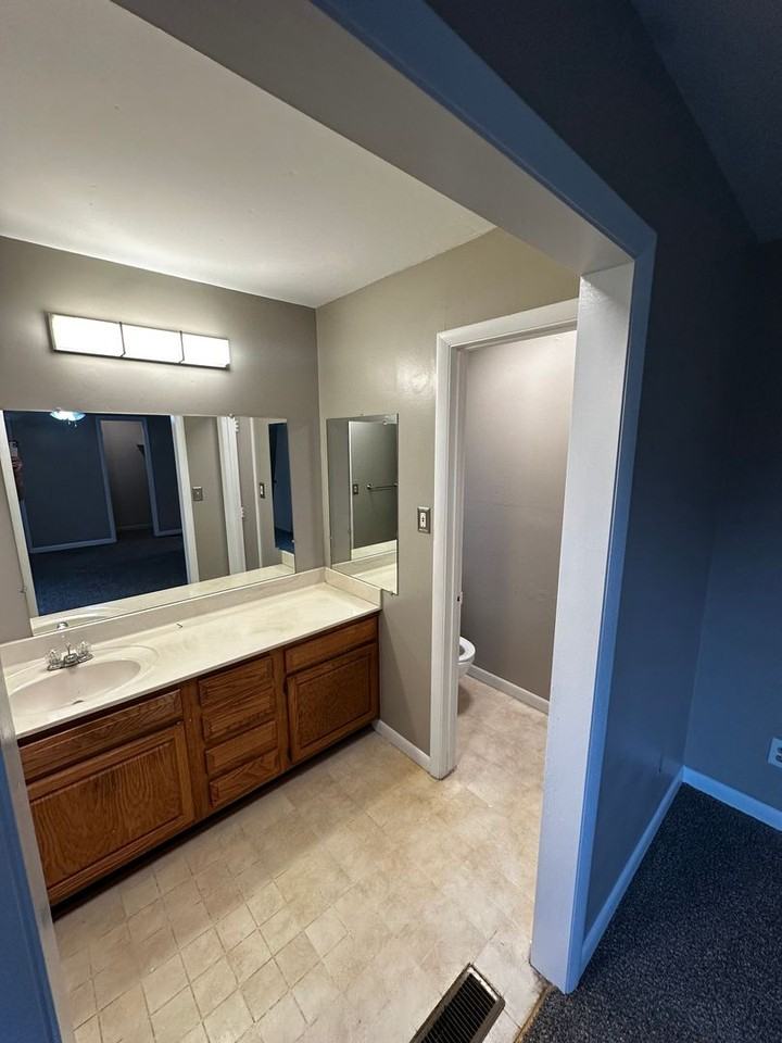 705 East Park Street - Photo 2 of 15