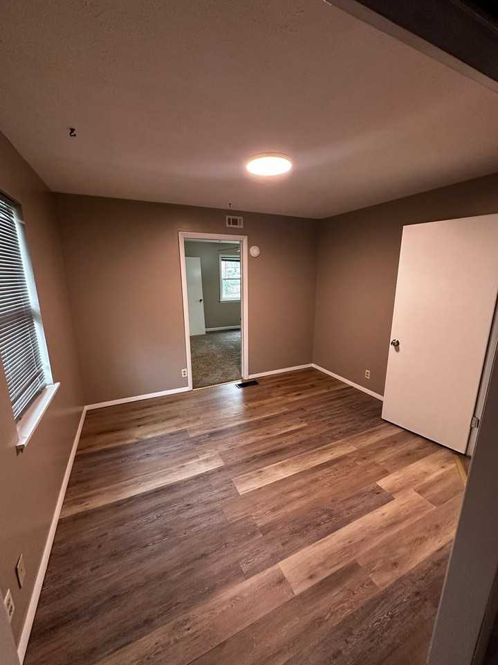 705 East Park Street - Photo 4 of 15