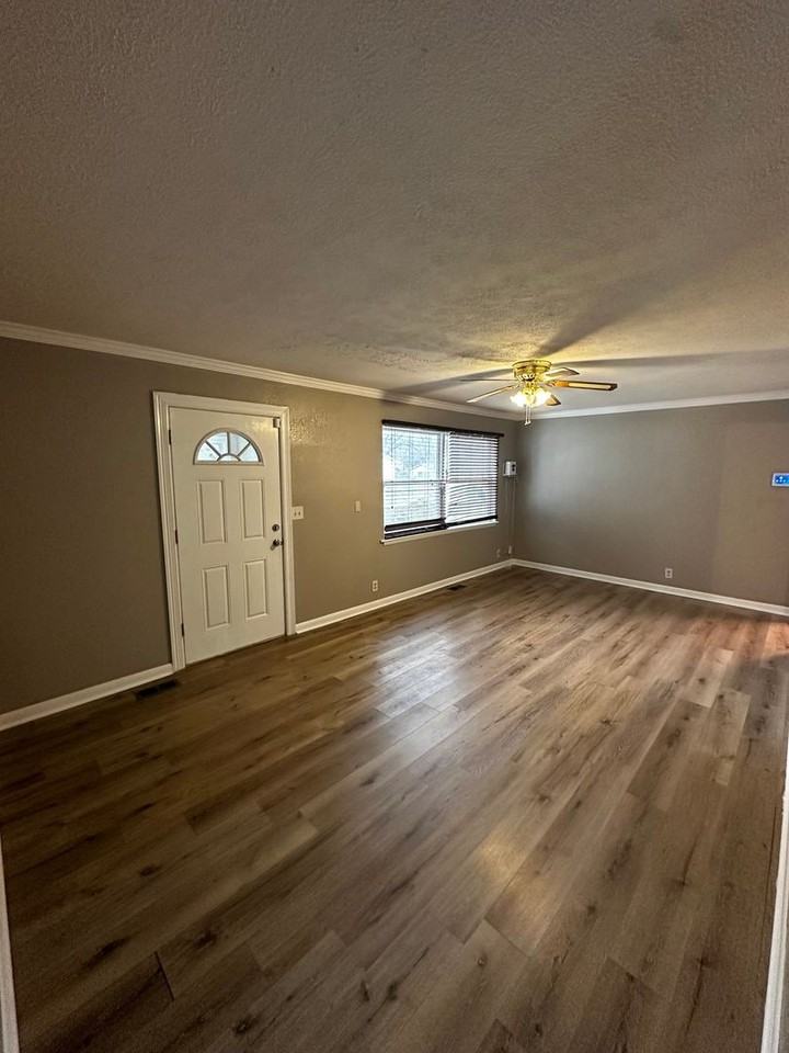 705 E Park St - Photo 6 of 17