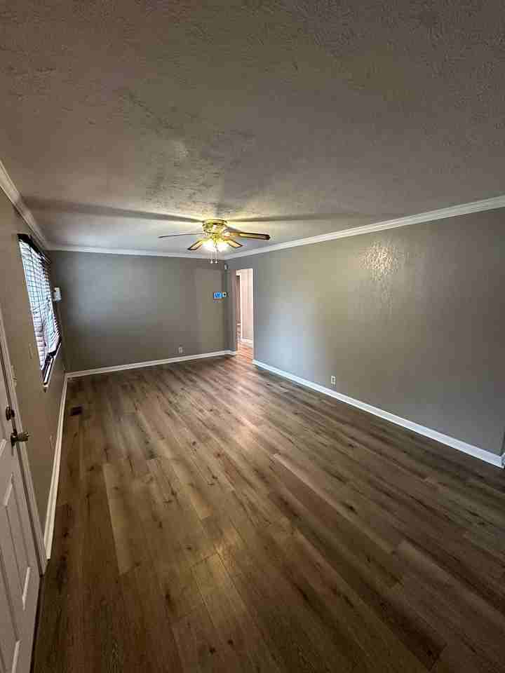 705 E Park St - Photo 5 of 17