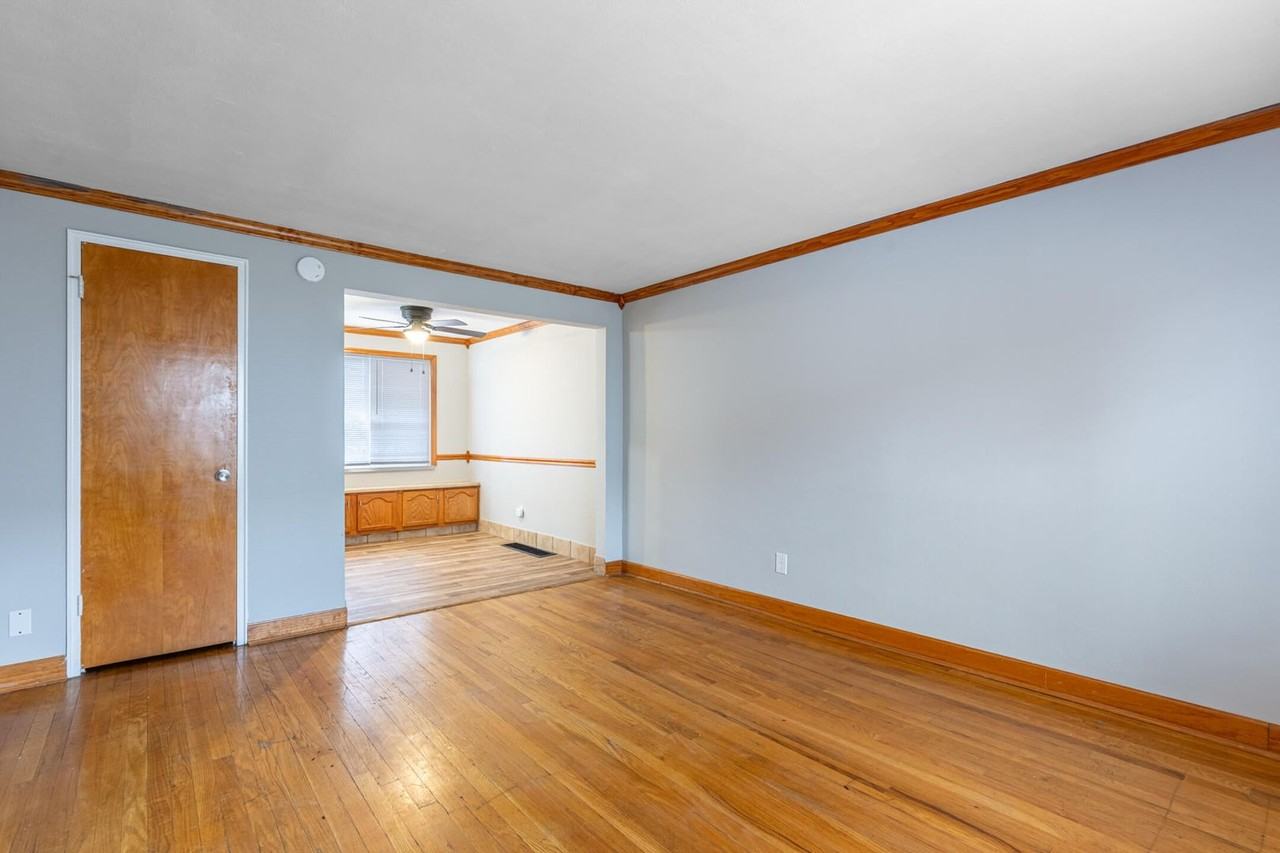 1053 1053 - 1059 Wilmington Avenue - Photo 5 of 24