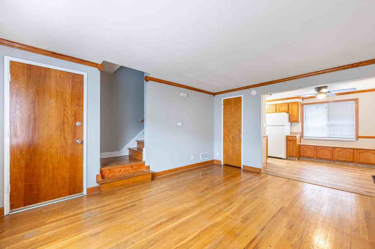 1053 1053 - 1059 Wilmington Avenue - Photo 6 of 24