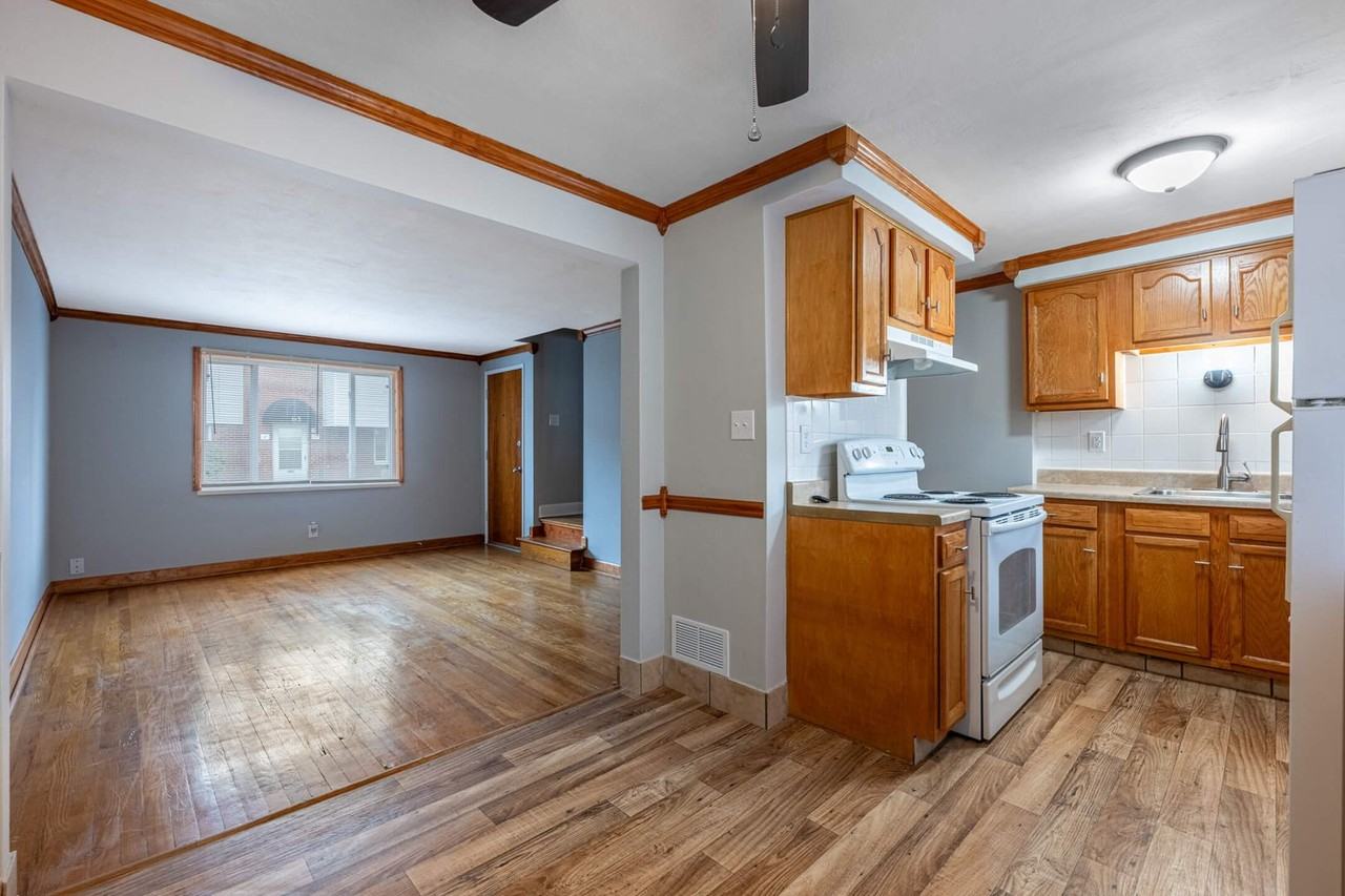 1053 1053 - 1059 Wilmington Avenue - Photo 4 of 24