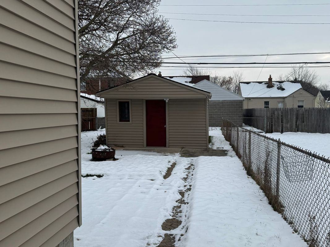 18274 Harman St - Photo 2 of 26