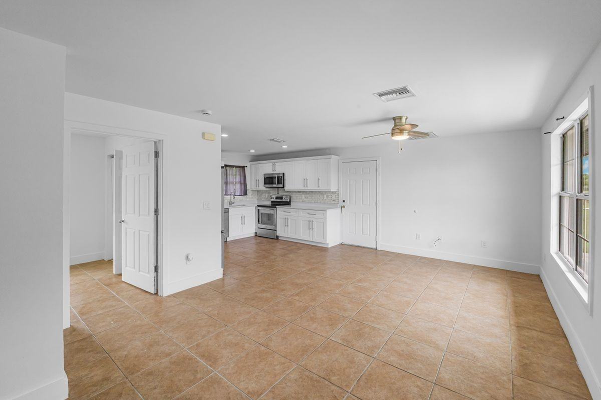 803 Monroe Drive - Photo 2 of 10