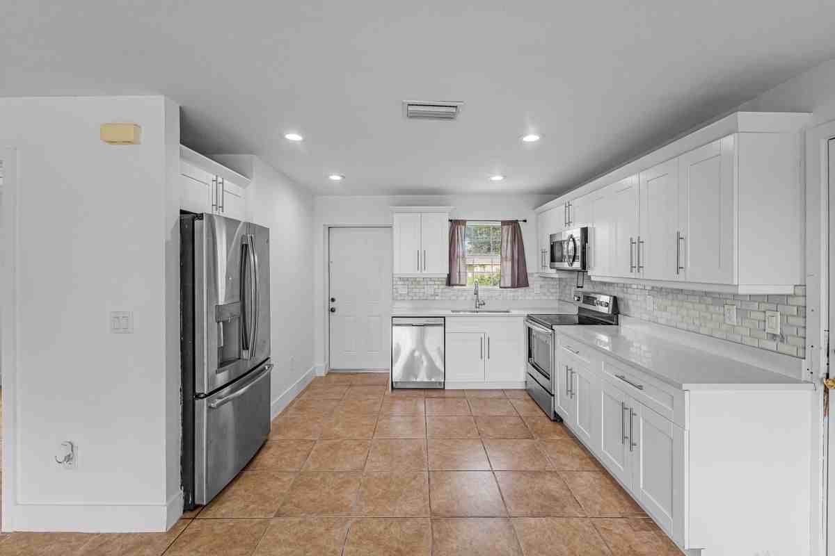 803 Monroe Drive - Photo 3 of 10