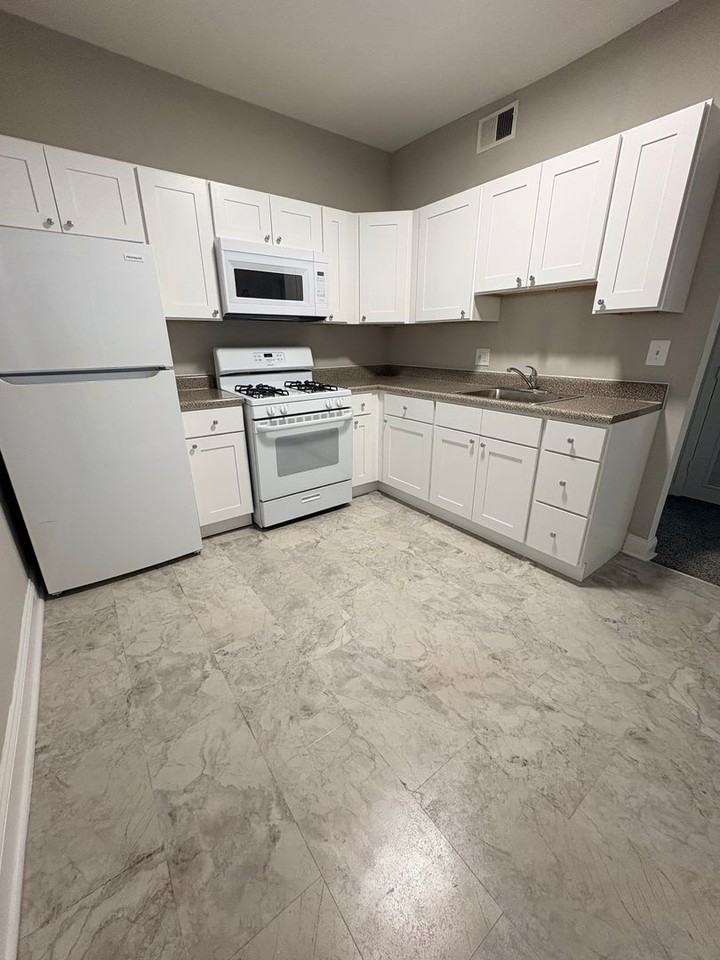 Washington West - Photo 4 of 27