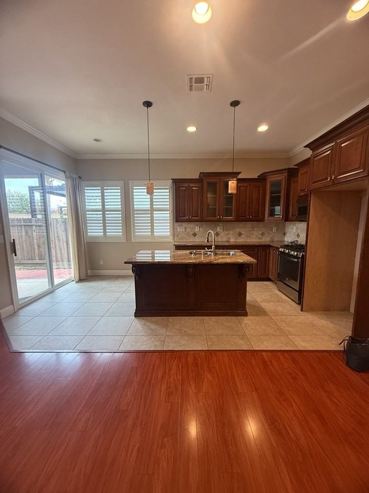 171 Unity Circle - Photo 3 of 16