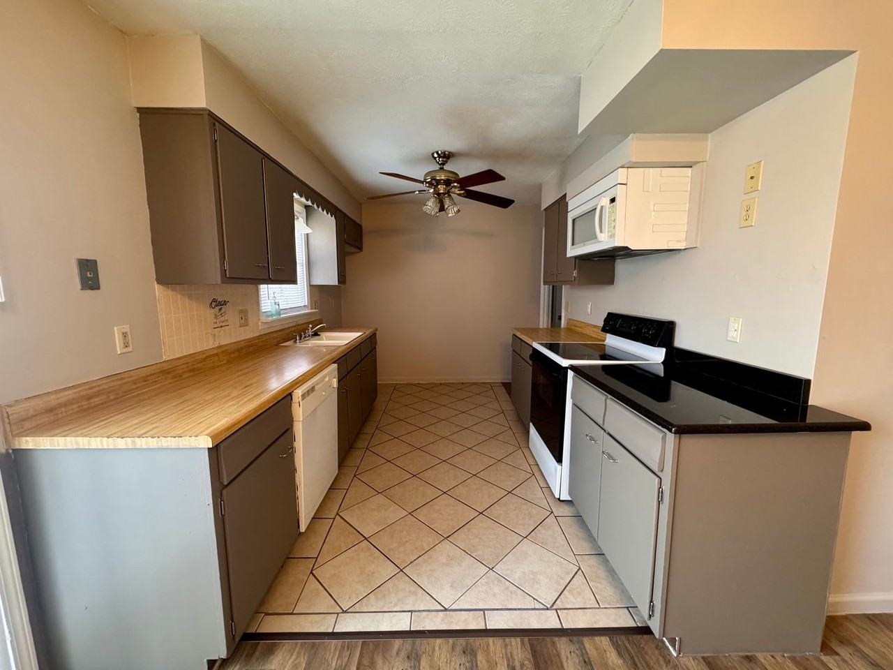 209 Frances Street - Photo 4 of 22