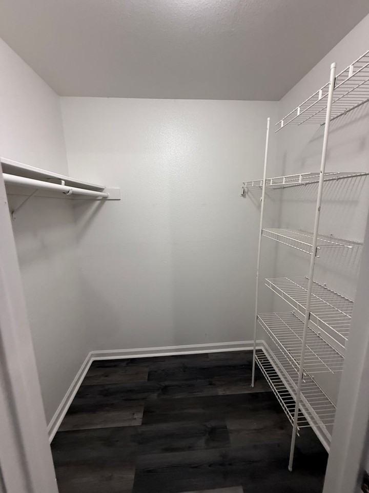 1036 Mirror Lake Drive - Photo 2 of 27