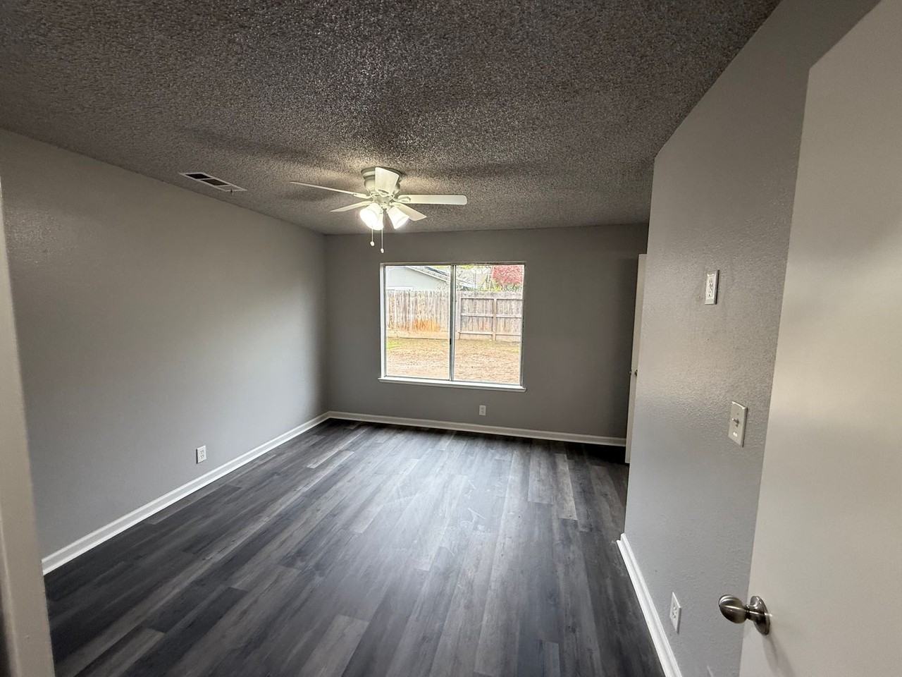 1036 Mirror Lake Drive - Photo 3 of 27