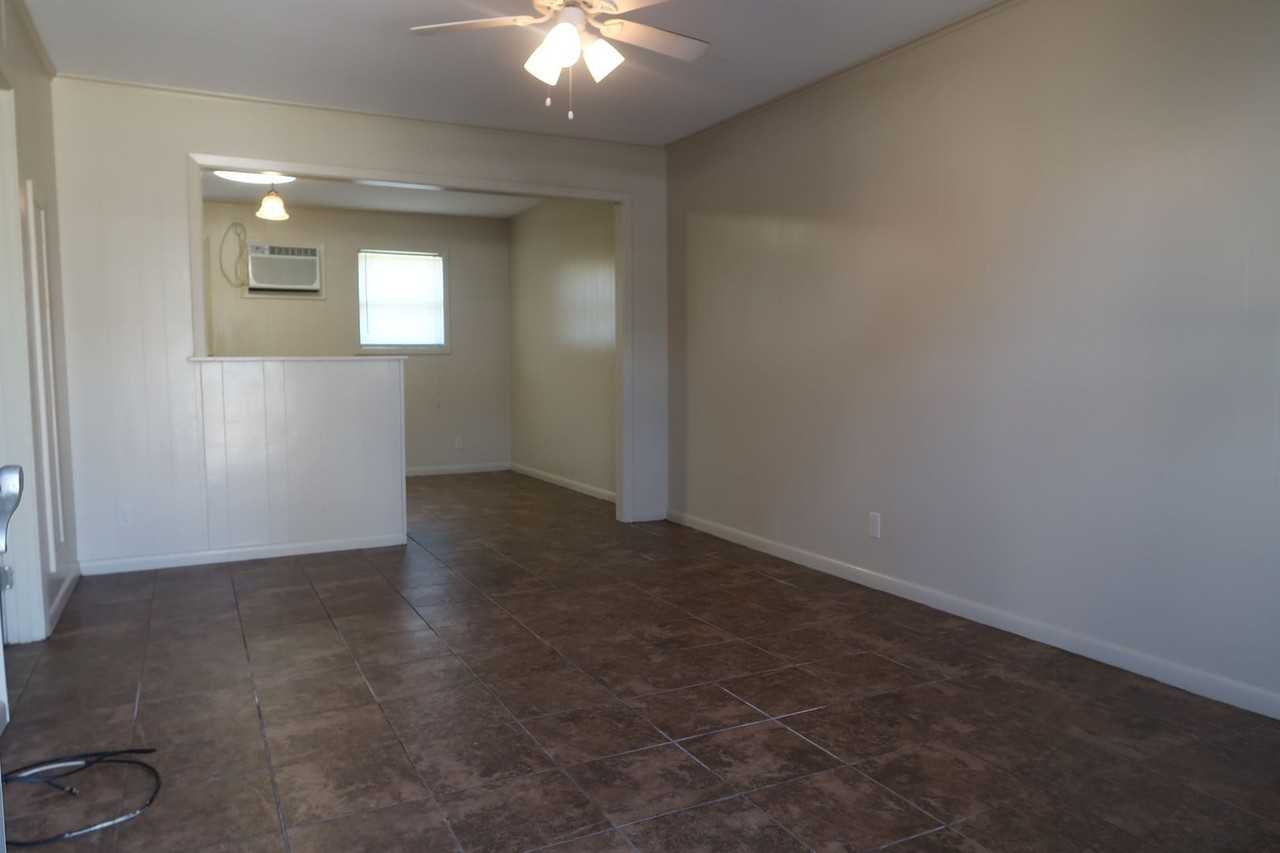 606 S Trenton St #6 - Photo 3 of 5