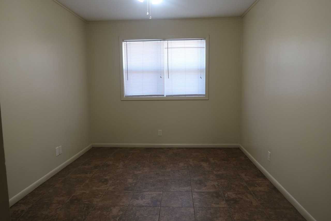 606 S Trenton St #6 - Photo 4 of 5