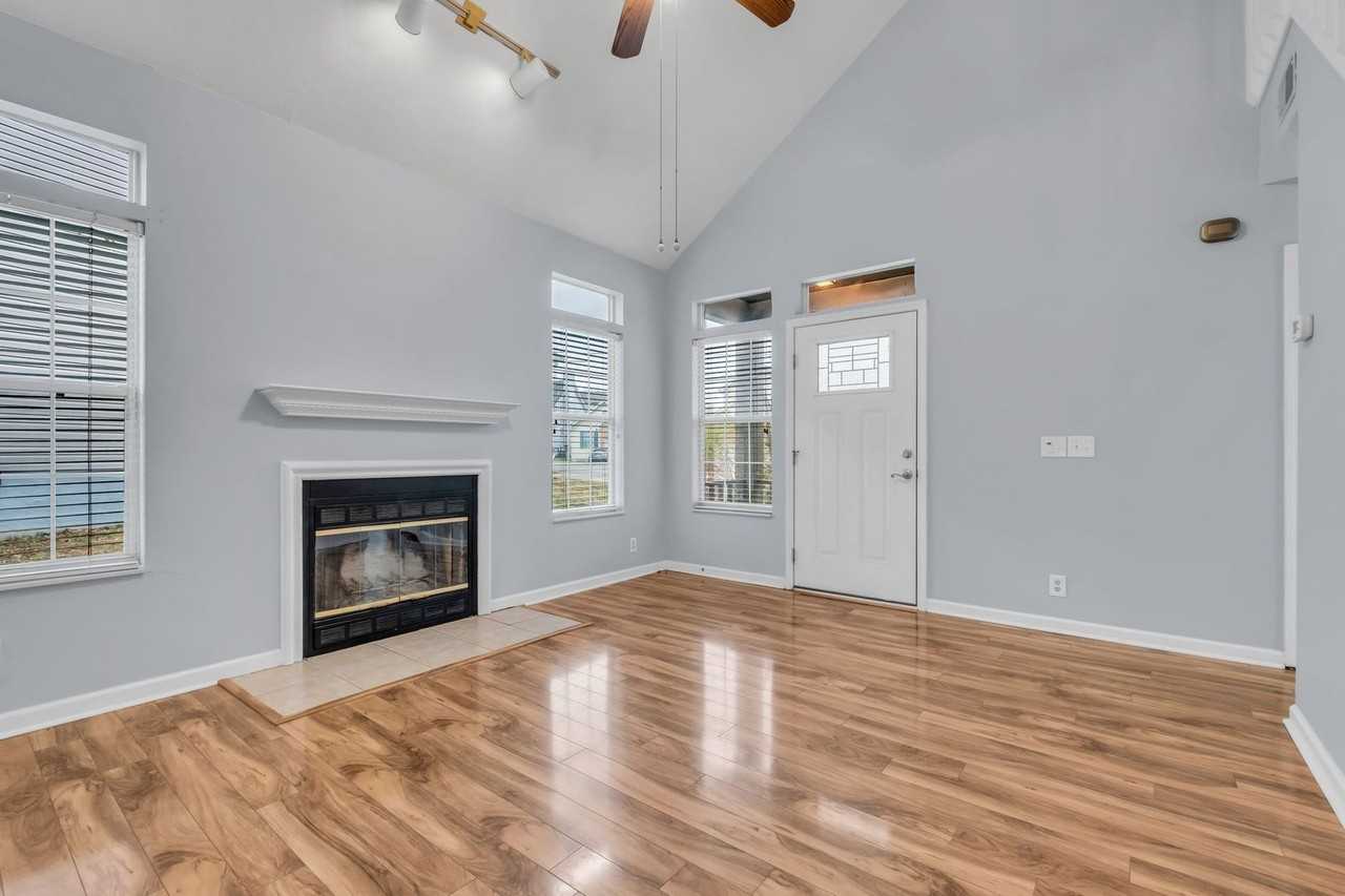 5904 Colchester Dr - Photo 6 of 34