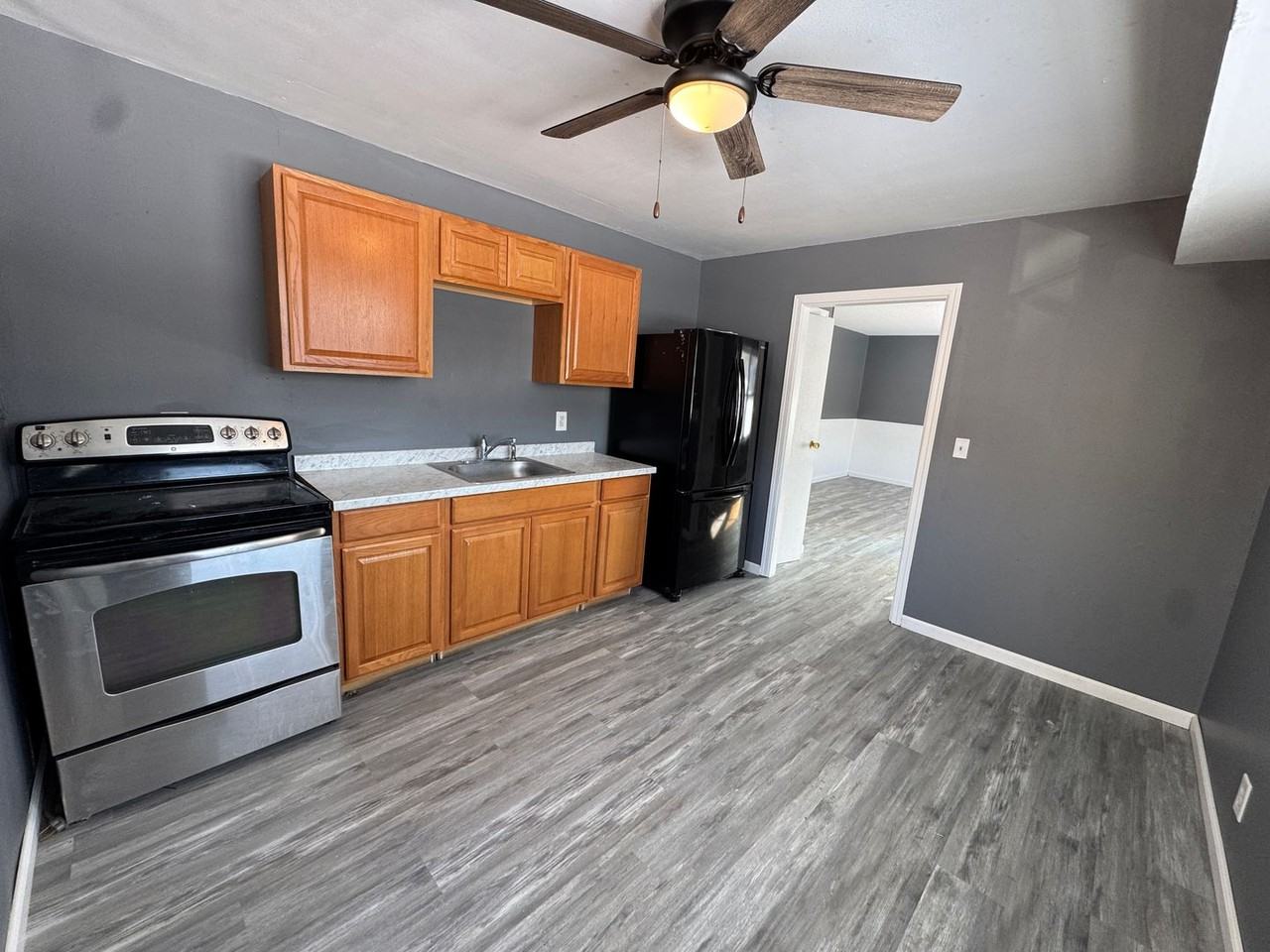 187 Silver St - Photo 2 of 7