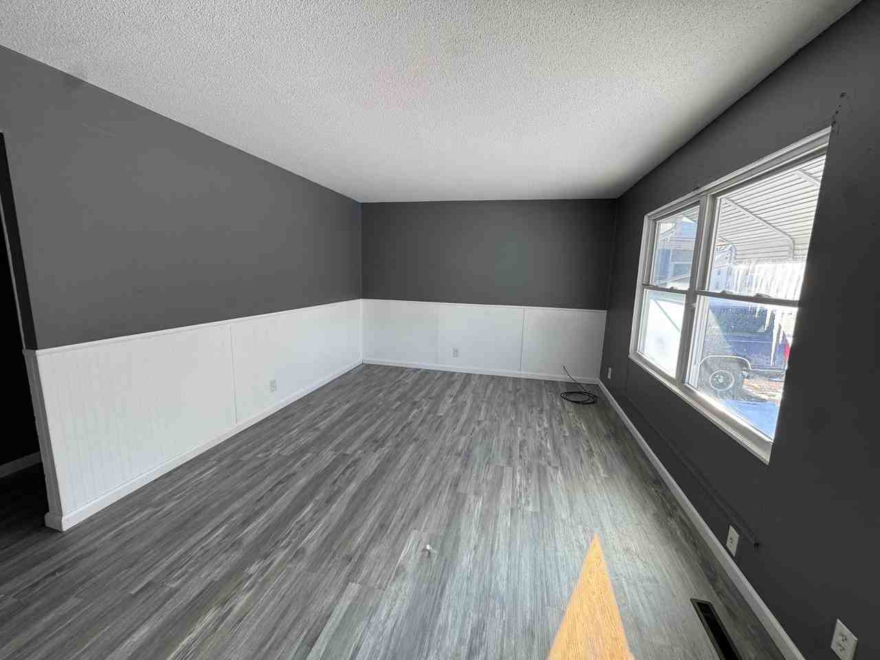 187 Silver St - Photo 3 of 7