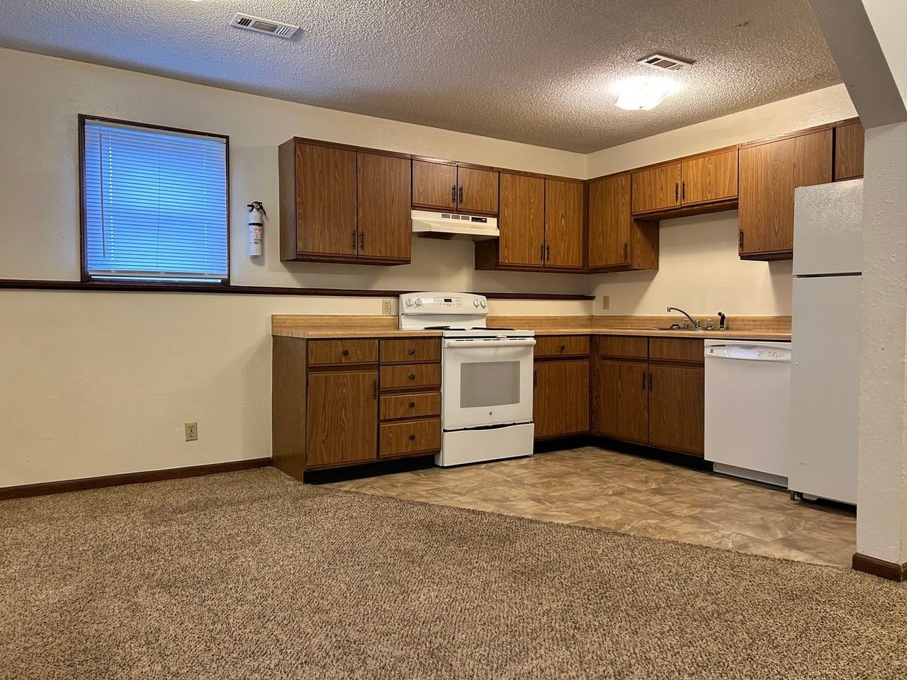 903 Windwood Drive #D - Photo 3 of 9