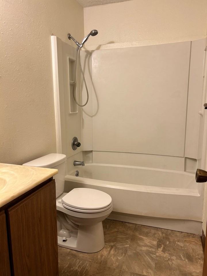 903 Windwood Drive #D - Photo 4 of 9