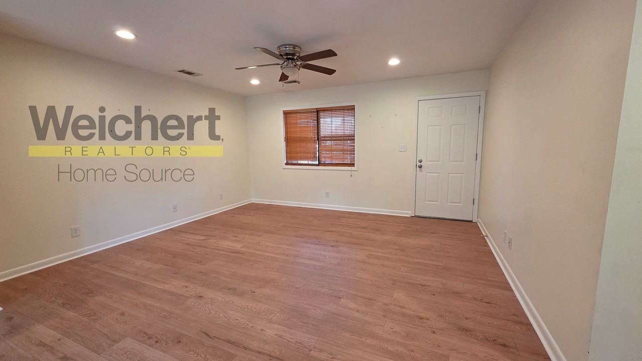 210 Tracy Lane - Photo 3 of 13