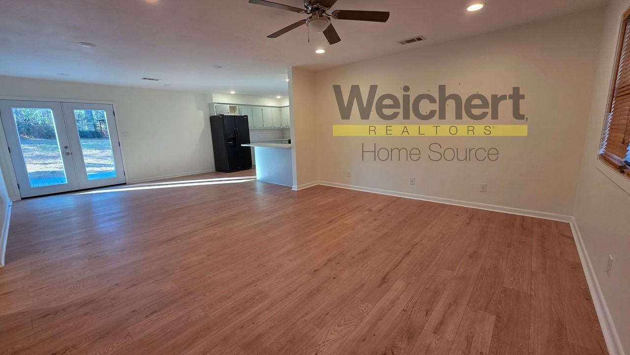 210 Tracy Lane - Photo 4 of 13