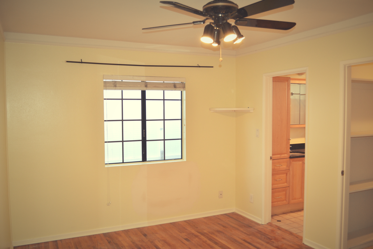 1026 Avenue A - Photo 6 of 26