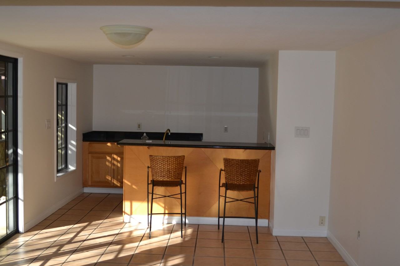 1026 Avenue A - Photo 5 of 26