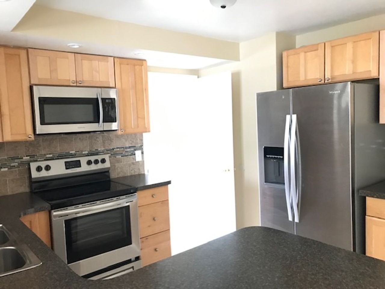 632 Westminster Avenue - Photo 3 of 9